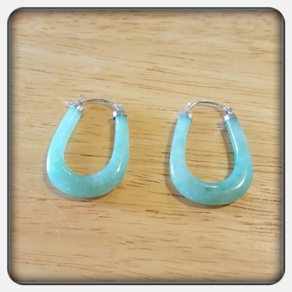 Macy's Jewelry - NWOT Woman's Green Jade & Sterling Hoop Earrings